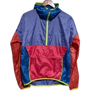 Cotopaxi Teca Half-Zip Windbreaker in Berry Berry Size Small